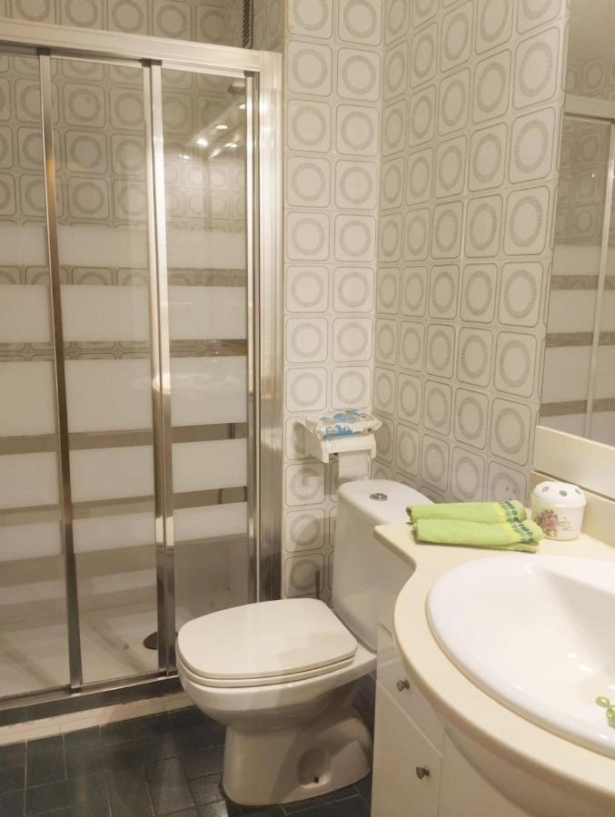Privatunterkunft Blasco Ibanez Double With Private Bathroom In Shared *